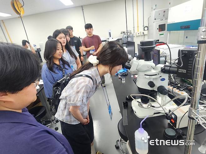 영남대학교는 8일 에코업 혁신융합대학사업의 일환으로 학생들을 대상으로 친환경 기술 기자재 등 인프라 투어를 진행했다.