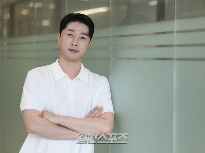 트롯가수 나현민이 8일 오후 서울 중구 순화동 KG타워에서 진행된 일간스포츠와의 인터뷰에 앞서 포즈를 취하고 있다.서병수 기자 qudtn@edaily.co.kr /2025.07.08/