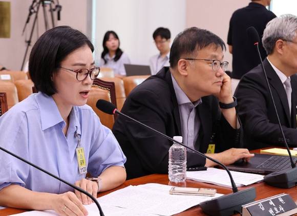 지난 9일 국회 법제사법위원회 전체회의에서 열린 검찰개혁 법안 관련 공청회에서 김예원 변호사가 법안에 대한 의견을 진술하고 있다. [사진=연합뉴스]