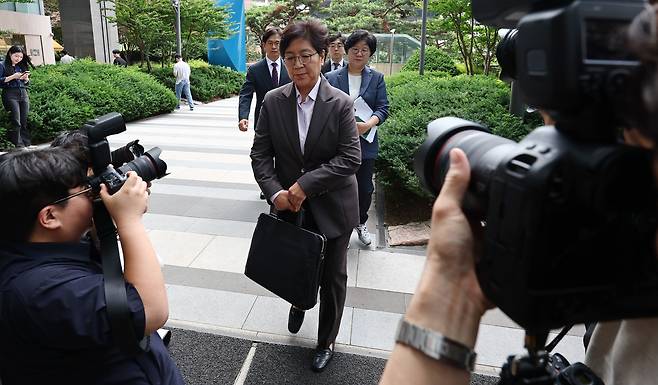 Chung Eun-kyung, nominee for Minister of Health and Welfare, arrives at her confirmation hearing preparation office in Namdaemun-ro, Jung District, Seoul, on June 30. [YONHAP]