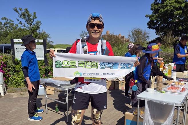 일본횡단 울트라마라톤에 참가한 박석희 국립춘천숲체원장. 국립춘천숲체원