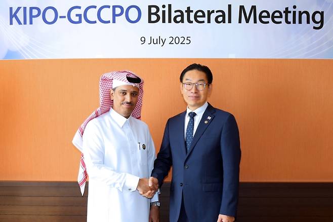걸프협력이사회특허청(GCCPO) 아흐메드 알마샤디 청장과 만난 김완기 특허청장. 특허청
