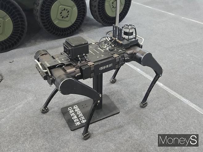 현대로템이 개발한 대태러 작전용 다족보행로봇. /사진=김이재 기자
