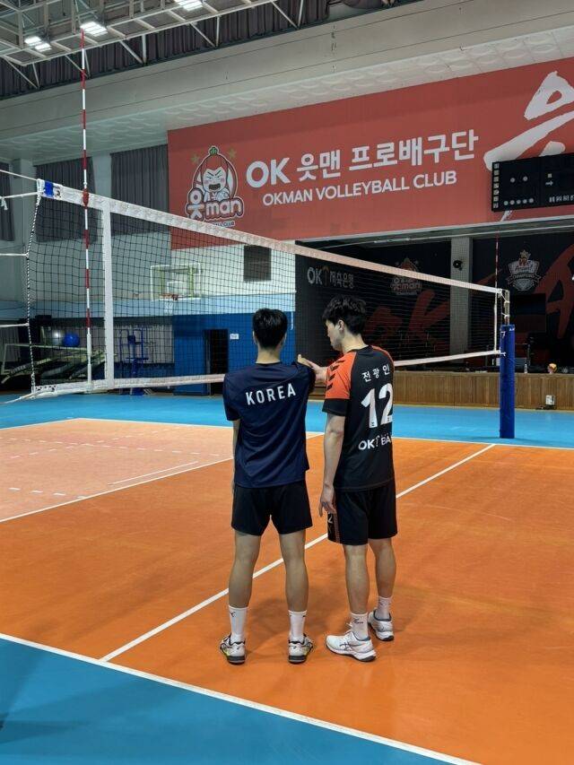 자세를 잡아주는 전광인./OK저축은행