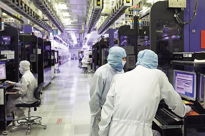 SK하이닉스 반도체 생산라인 모습. [헤럴드DB]