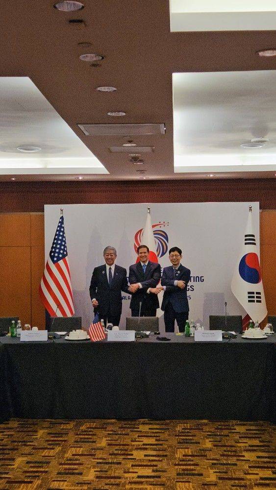 [쿠알라룸푸르=뉴시스]외교부 공동취재단=한미일 3국은 11일 말레이시아 쿠알라룸푸르 컨벤션센터에서 박윤주 외교부 1차관, 마코 루비오 미국 국무장관, 이와야 다케시 일본 외무상이 참석한 가운데 한미일 외교장관 회의를 가졌다. 2025.07.11 pjh@newsis.com  *재판매 및 DB 금지