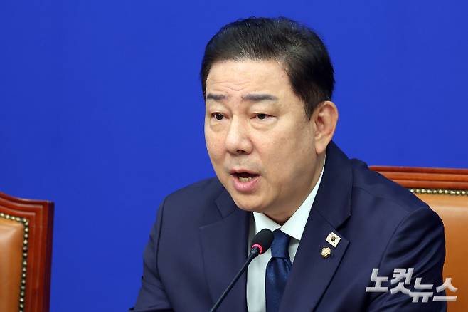 더불어민주당 김병기 당대표 직무대행 겸 원내대표가 9일 서울 여의도 국회에서 열린 최고위원회의에서 발언을 하고 있다. 윤창원 기자