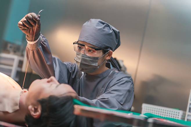 '메스를 든 사냥꾼'. 월트디즈니 컴퍼니 코리아 제공