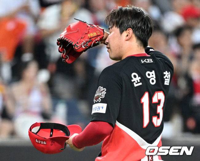 [OSEN=대전, 이대선 기자] 3회말 무사 1,2루에서 KIA 윤영철이 마운드를 내려가고 있다. 2025.07.08 /sunday@osen.co.kr