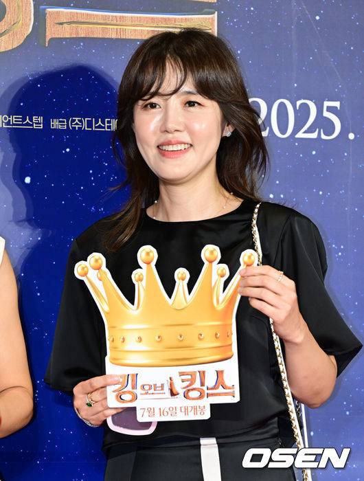 [OSEN=조은정 기자]영화 '킹 오브 킹스'(감독 장성호, 제작 모팩스튜디오, 배급 디스테이션, 공동배급 시테스) VIP 포토월 행사가 9일 서울 강남구 메가박스 코엑스에서 열렸다.'킹 오브 킹스'는 이병헌, 진선규, 이하늬, 양동근, 차인표, 권오중, 장광 등 대한민국 대표 배우들이 목소리 연기로 참여한 글로벌 K-애니메이션이다. 한국어 더빙판과 할리우드 배우들이 참여한 자막판은 오는 16일, 전국 극장에서 동시 개봉된다.이하정이 포즈를 취하고 있다. 2025.07.09 /cej@osen.co.kr