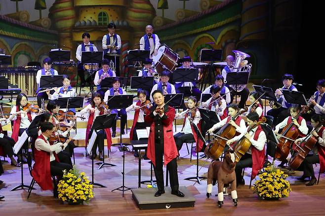 꾸러기예술단의 클래식 가족음악회 장면.&nbsp;