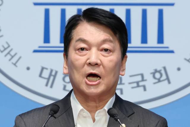안철수 국민의힘 의원이 이달 7일 서울 여의도 국회 소통관에서 혁신위원장을 사퇴하고 전당대회 출마 의사를 밝히는 기자회견을 하고 있다. 연합뉴스
