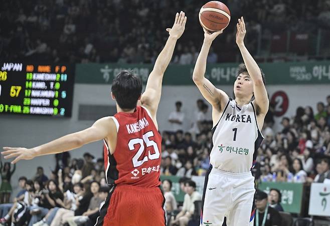 슛하는 이현중.  대한민국농구협회 제공