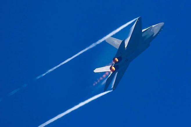 2024년 11월 중국 주하이 에어쇼에 나온 中 J-35 [홍콩 SCMP 캡처. 재판매 및 DB 금지]