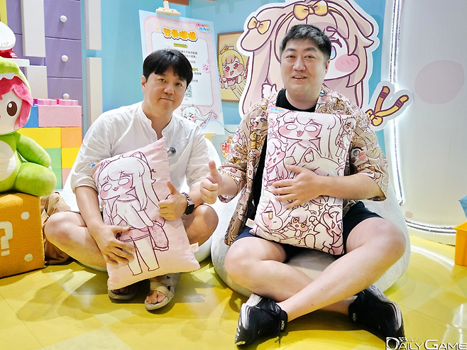 보다 많은 사람들에게 게임을 알리기 위해 '빌리빌리 월드'에 참가했다는 심정선 부대표와 한정현 대표.