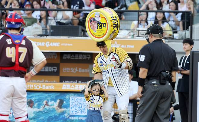 참치캔 분장을 한 박동원