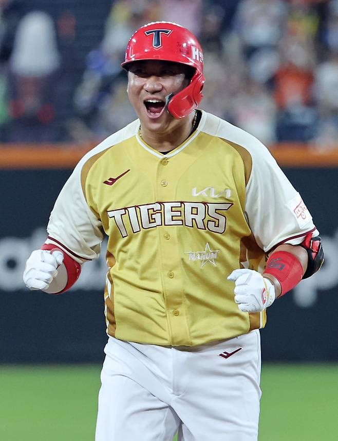 김태군이 기뻐하고 있다