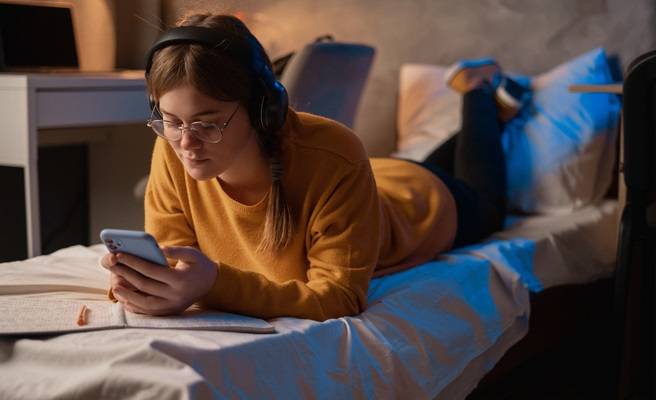 성인 인구의 약 10~15%가 불면증을 겪는 것으로 알려져 있다. 나이든 사람과 여성이 불면증을 더 많이 호소한다. 미국 대학생의 약 46%가 불면증을 겪으며, 이 때문에 술을 마시게 된다는 연구 결과가 나왔다. 알코올 문제를 줄이려면 자기 통제력을 키워야 한다.[사진=게티이미지뱅크]