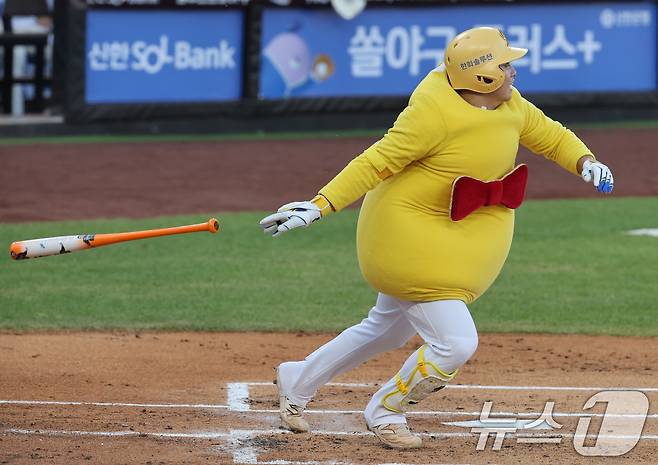 12일 오후 대전 한화생명볼파크에서 열린 '2025 신한 SOL Bank KBO 올스타전'에서 문현빈이 타격을 하고 있다. 2025.7.12/뉴스1 ⓒ News1 김기태 기자