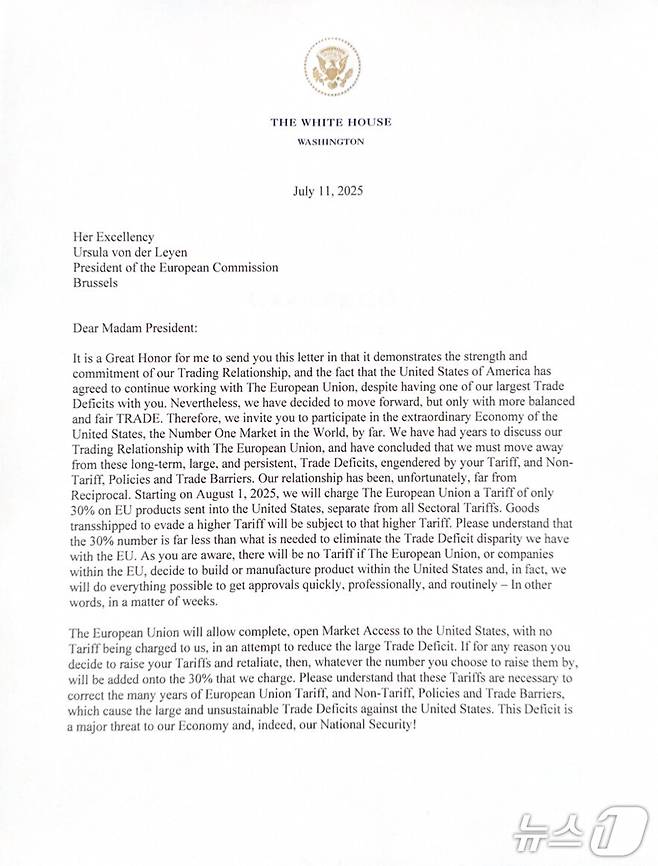 도널드 트럼프 미국 대통령이 12일(현지시간) 유럽연합(EU)과 멕시코에 다음 달 1일부터 상호관세 30%를 부과하겠다고 밝혔다. (출처=트루스소셜) 2025.7.12./뉴스1