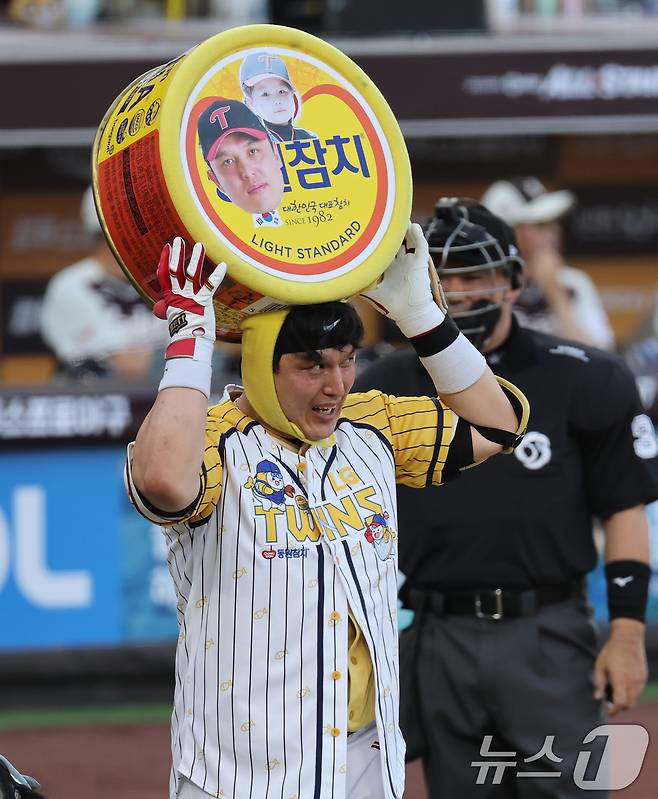 12일 오후 대전 한화생명볼파크에서 열린 '2025 신한 SOL Bank KBO 올스타전'에서 박동원이 퍼포먼스를 선보이고 있다. 2025.7.12/뉴스1 ⓒ News1 김기태 기자