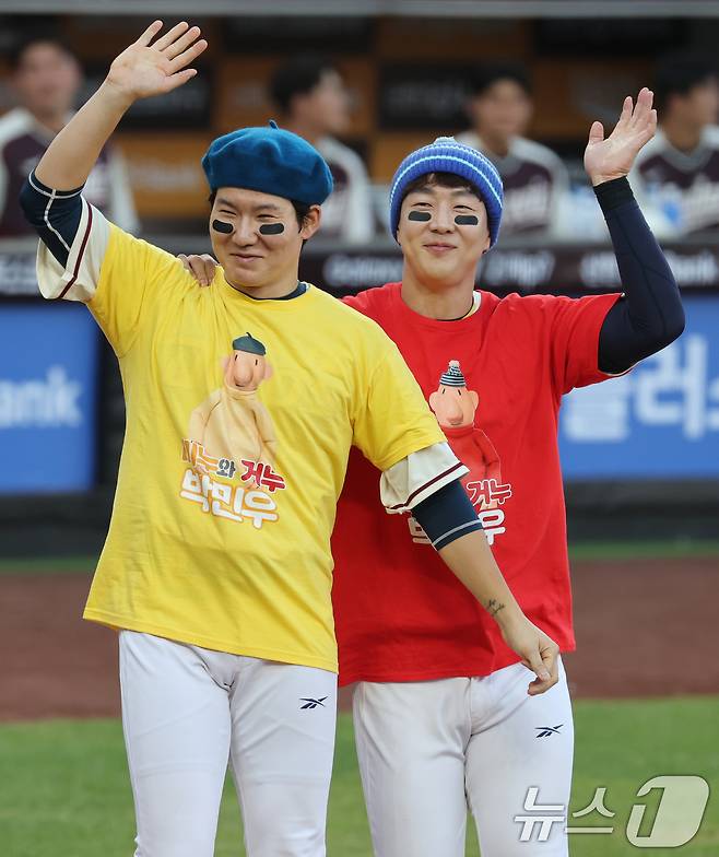 12일 오후 대전 한화생명볼파크에서 열린 '2025 신한 SOL Bank KBO 올스타전'에서 박건우와 박민우가 퍼포먼스를 선보이고 있다. 2025.7.12/뉴스1 ⓒ News1 김기태 기자