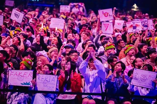 밴쿠버 퍼시픽 콜리세움을 가득 메운 T1 팬들. 사진 | 라이엇 게임즈