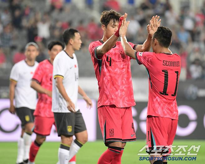 7일 축구대표팀이 용인미르스타디움에서 동아시안컵 중국과 첫 경기를 펼쳤다. 후반 팀의 3번째 골을 성공시킨 대표팀 김주성. 용인=송정헌 기자songs@sportschosun.com/2025.07.07/