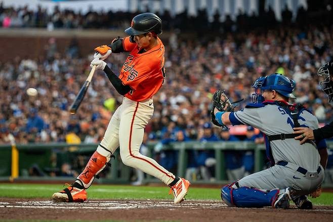 이정후가 4회말 2타점 역전 3루타를 터뜨리고 있다. Imagn Images연합뉴스