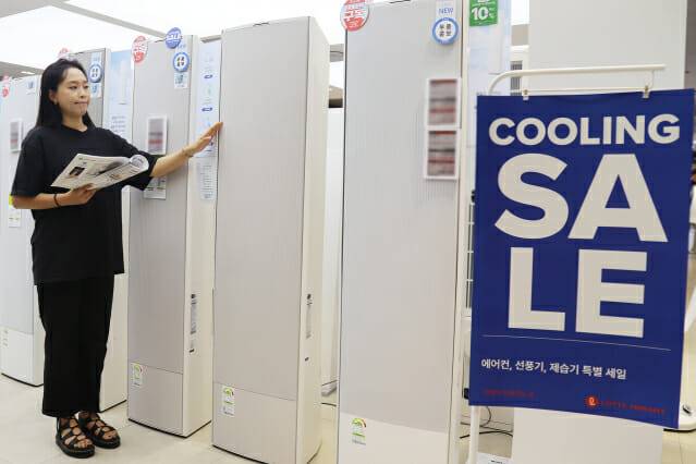 롯데하이마트가 오는 7월 말까지 여름 무더위를 대비할 수 있는 에어컨, 선풍기 등 냉방가전, 시원한 음료를 만들 수 있는 믹서기 등 주방가전 중심으로 상품 할인, 무상증정 등 다양한 혜택을 제공한다. (사진=롯데하이마트)