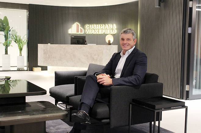 글로벌 상업용 부동산 서비스 기업 쿠시먼앤드웨이크필드의 프로젝트 앤 디벨로프먼트(PDS) 아시아·태평양(APAC) 책임자인 탐 깁슨(Tom Gibson) / 쿠시먼 제공