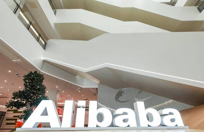 알리바바 사옥의 모습. 알리바바는 초창기부터 직원들의 본명이나 직급 대신 별명을 부르게 했다. 수평적인 조직문화를 만들기 위해서였다. 마윈의 별명은 ‘풍청양’. 진융의 무협소설 ‘소오강호’에 등장하는 화산파 고수 이름에서 따왔다. 알리바바 제공