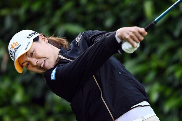 고진영, 김효주, 전인지, 최혜진, 황유민, 유해란, 윤이나, 임진희, 이소미, 신지은, 양희영, 이민지 프로, 넬리 코다, 리디아 고 등이 출전한 2025년 미국여자프로골프(LPGA) 투어 메이저 골프대회 아문디 에비앙 챔피언십 2라운드에서 전인지 프로가 경기하는 모습이다. 사진제공=MILLEREAU Philippe_아문디 에비앙 챔피언십 2025