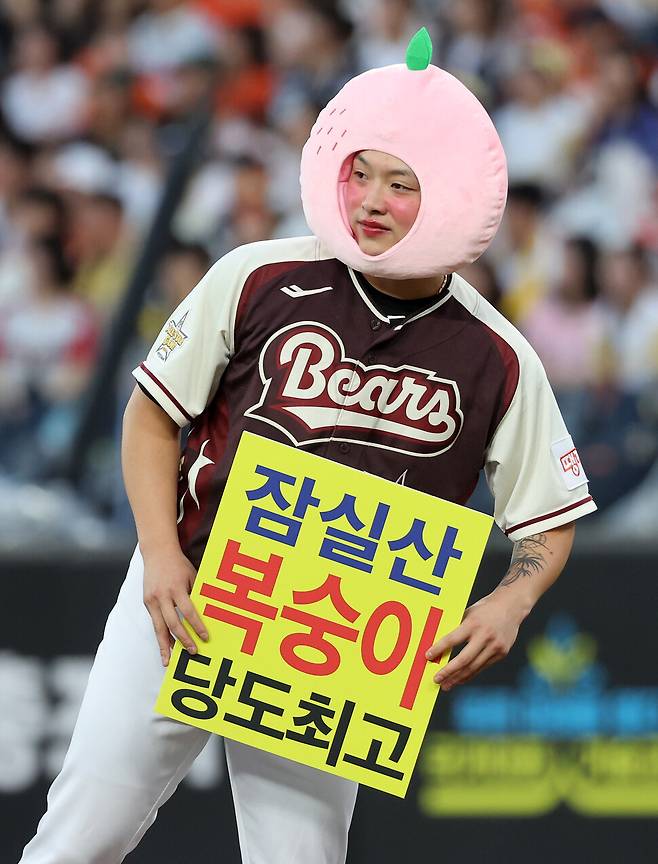 두산 베어스 박치국이 12일 대전 한화생명 볼파크에서 열린 2025 신한 SOL뱅크 KBO 올스타전에서 마운드에 오르고 있다. 연합뉴스