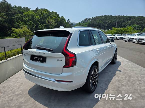 볼보 '신형 XC90' 후측면. [사진=김종성 기자]