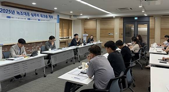 대전 본사에서 ‘전사 녹조 대응 워크숍’을 개최하고 있다 [사진=수자원공사]