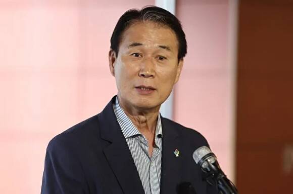 권오을 국가보훈부 장관 후보자가 지난 6월 25일 청문회 준비 사무실이 마련된 서울스퀘어로 출근하며 지명 소감을 밝히고 있다. [사진=연합뉴스]