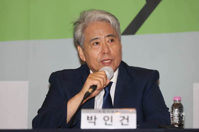 주요 레퍼토리를 소개하고 있는 박인건 국립극장장. 연합뉴스