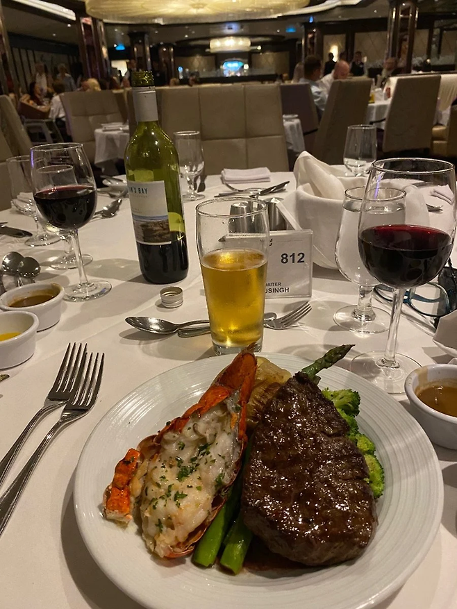 추가 비용이 없는 저녁 식사 코스. 사진=오찬종 기자