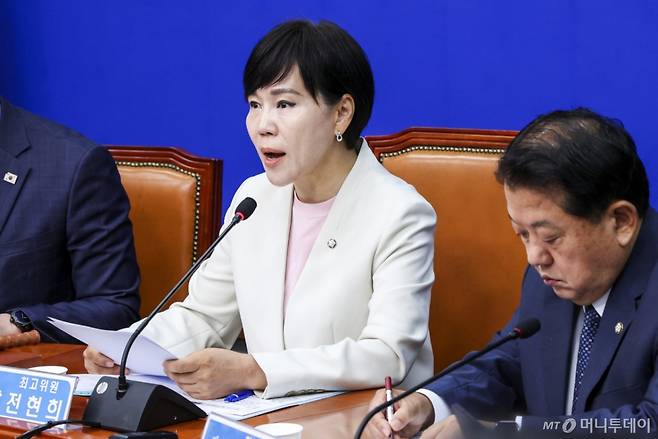 [서울=뉴시스] 김금보 기자 = 전현희 더불어민주당 최고위원이 25일 오전 서울 여의도 국회에서 열린 최고위원회의에서 발언하고 있다. 2025.06.25. kgb@newsis.com /사진=김금보