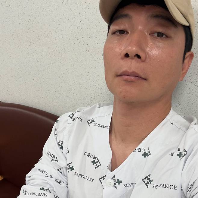 과거 협심증을 앓았던 김재욱이 암 투병 중인 여동생과 함께 병원을 찾은 근황을 전했다. /사진=인스타그램 갈무리