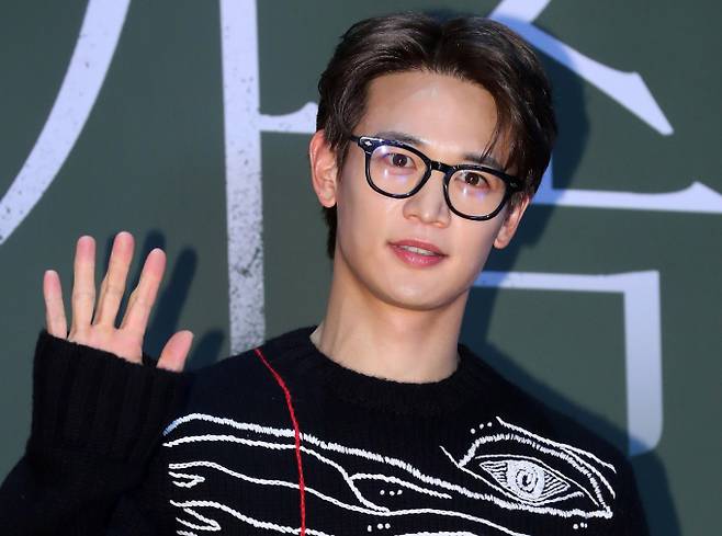 샤이니 민호가 2024년 10월7일 오후 서울 강남구 삼성동 메가박스 코엑스에서 진행된 영화 '보통의 가족' VIP 시사회에 참석해 포즈를 취하고 있다. /사진=김창현 기자