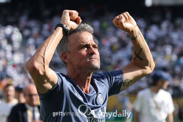 레알 마드리드를 준결승전에서 꺾고 환호하는 엔리케 감독. /게티이미지코리아