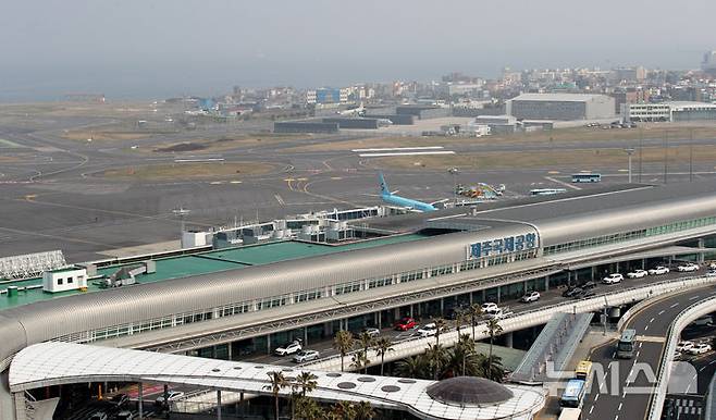 [제주=뉴시스] 우장호 기자 = 제주국제공항 전경. (사진=뉴시스DB) photo@newsis.com  *재판매 및 DB 금지