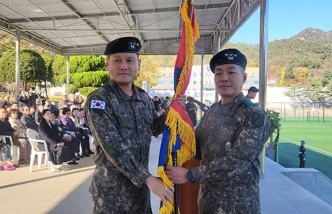 박정택 수도군단장(오른쪽). 육군수도군단 제공