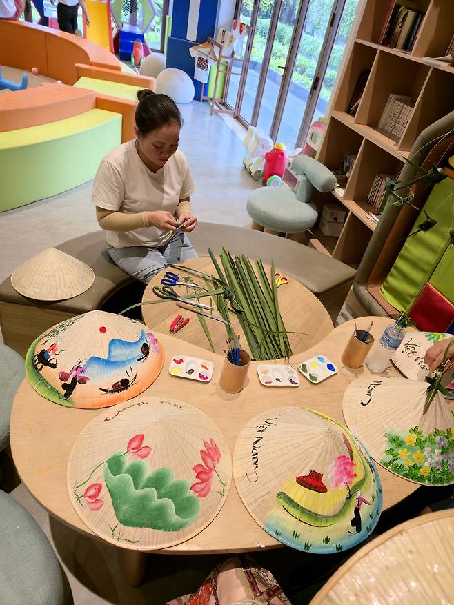 키즈클럽 야자수잎 공예.