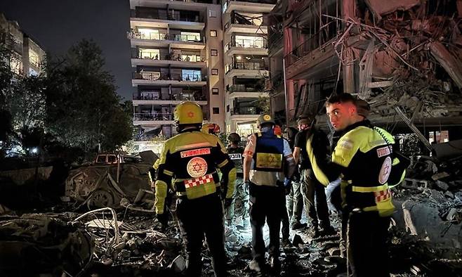 지난 6월 13일(현지시간) 이란의 공격으로 파괴된 이스라엘 텔아비브의 한 건물. 타임스오브이스라엘