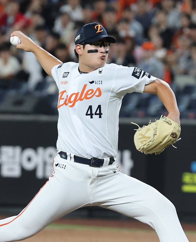 지난 9일 대전 한화생명 볼파크에서 열린 프로야구 '2025 신한 SOL뱅크 KBO 리그' 기아 타이거즈와 한화 이글스 경기에서 한화 투수 김서현이 역투하고 있다. 뉴스1