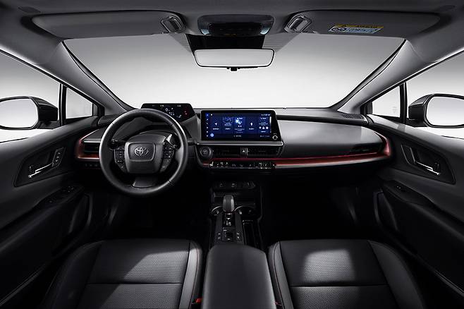 프리우스 PHEV의 실내 공간