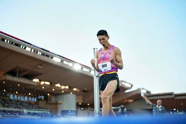 시즌 최고 기록을 세운 우상혁이 기뻐하고 있다. /사진=우상혁 인스타그램 갈무리